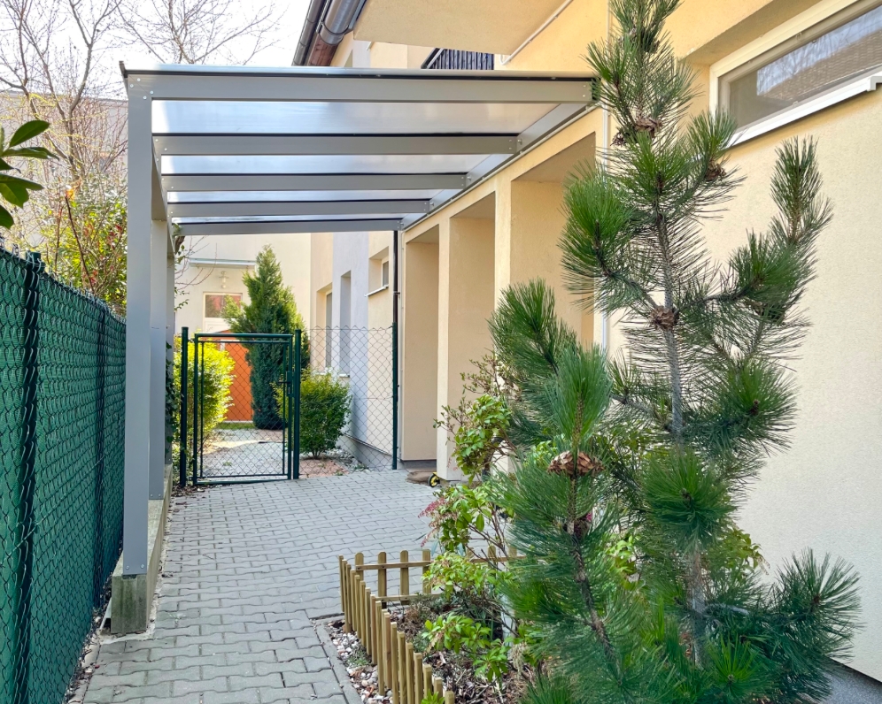 3 IZBOVY BYT S PREDZÁHRADKOU ROVINKA