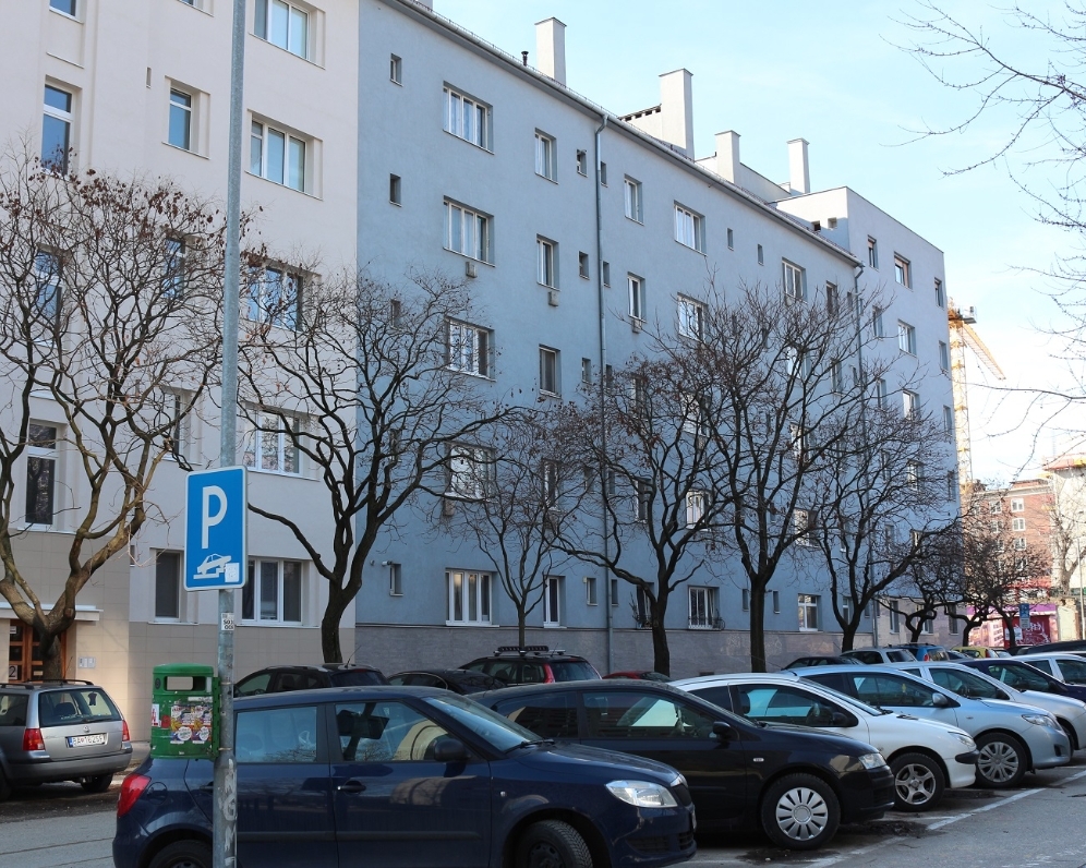 2 IZBOVÝ BYT RADLINSKÉHO BRATISLAVA